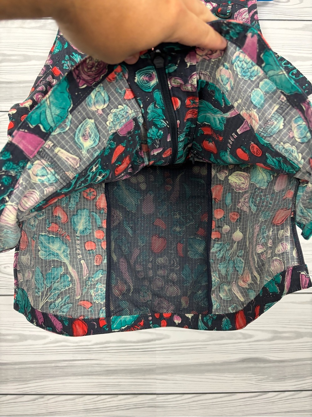 Duluth Trading Co. women’s heirloom gardening vest size large NWT novelty print - Picture 9 of 13